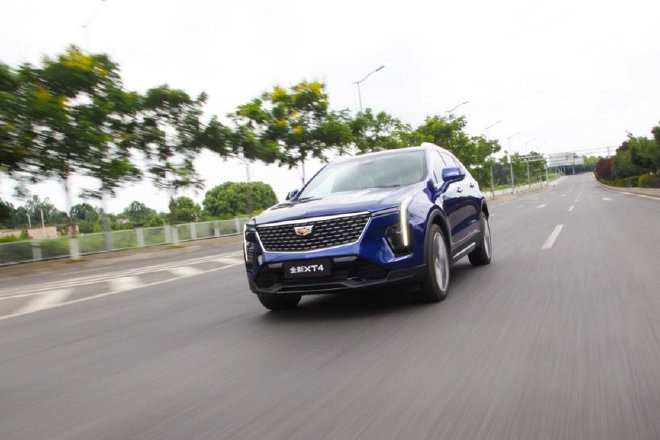 A new model of American luxury test drive Cadillac brand-new XT4 distinguished model