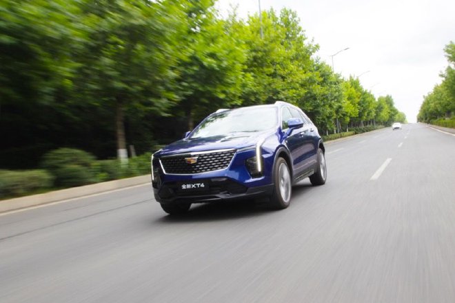 A new model of American luxury test drive Cadillac brand-new XT4 distinguished model