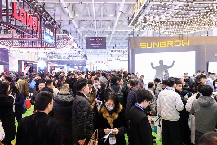 Leading the industry "wind vane" The 19th Jinan International Solar Energy Exhibition opened